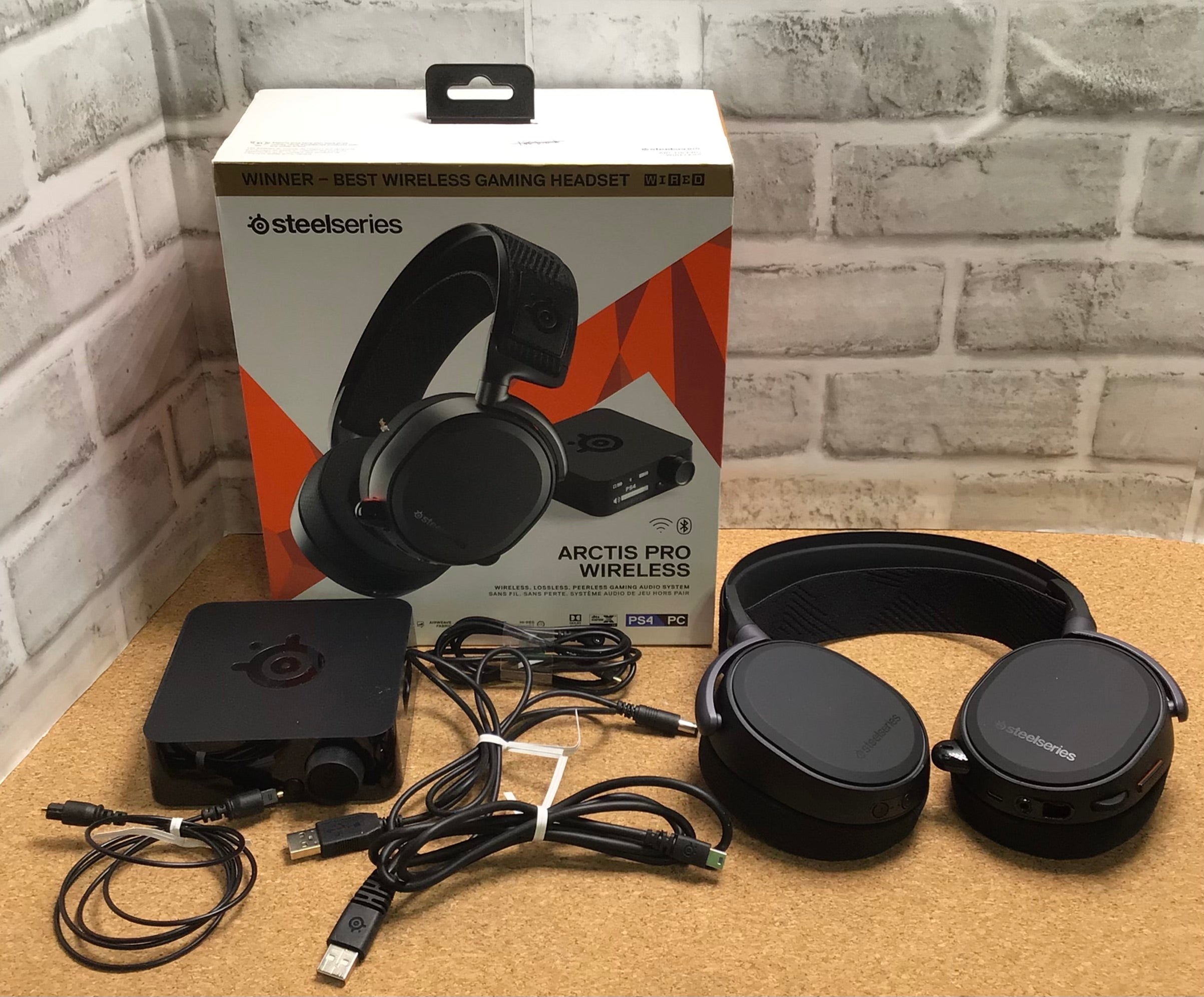 SteelSeries Arctis Pro Wireless Gaming Headset **FOR PARTS/NOT WORKING** (7899823079662)